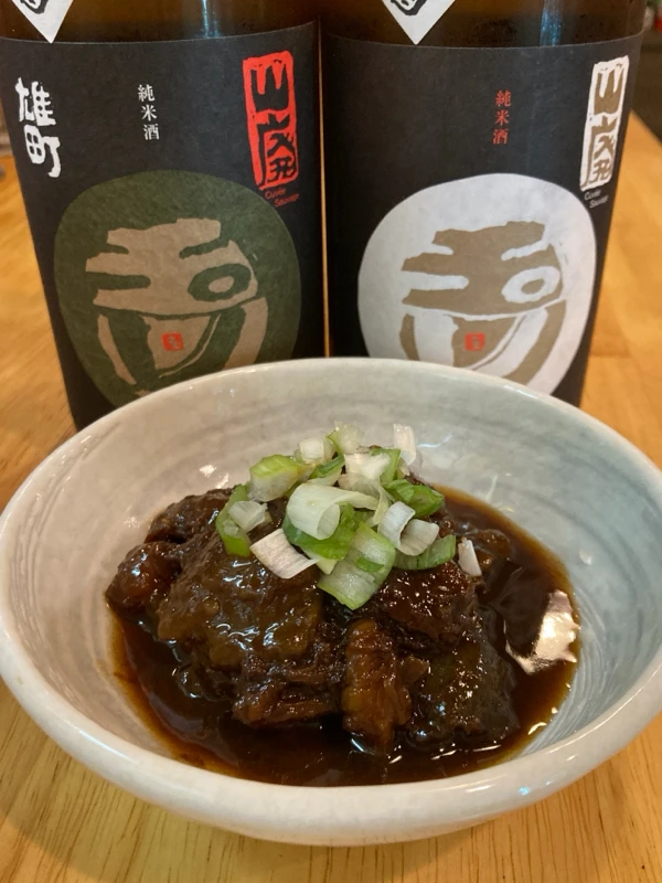 飛騨牛牛すじどて と 酒 弥生