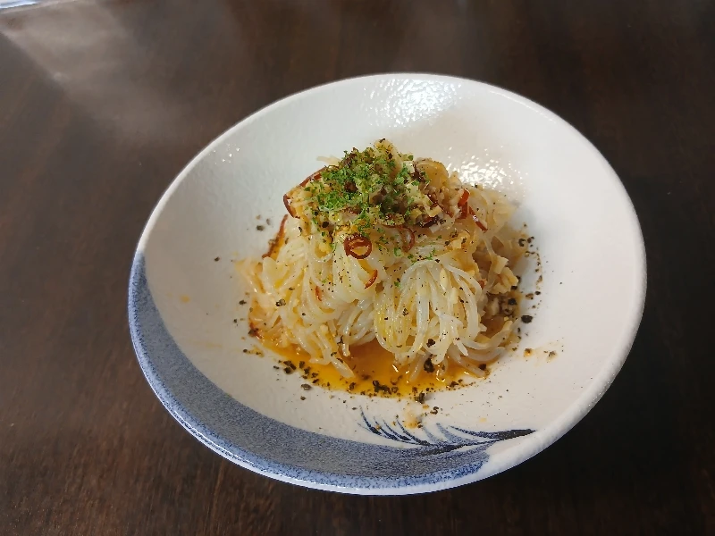 アンチョビとしらたきのペペロンチーノ風　にんにくをたっぷり使ってます。