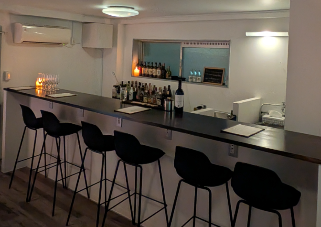 bar laidback